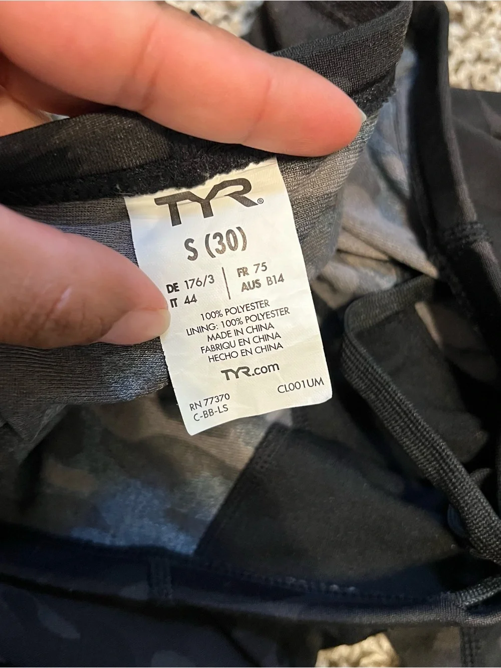 Mens TYR camo jammer size 30